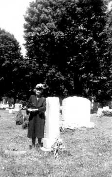 Rosella Mills at gravesite of Milton Mills, 1948